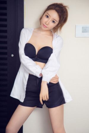 校花撅屁股挨打_1080P电影全集观看